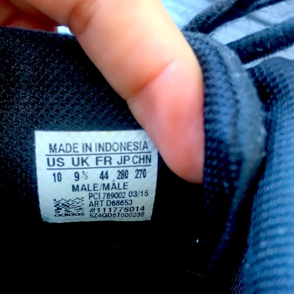 All black adidas boots - Picture 4 of 4